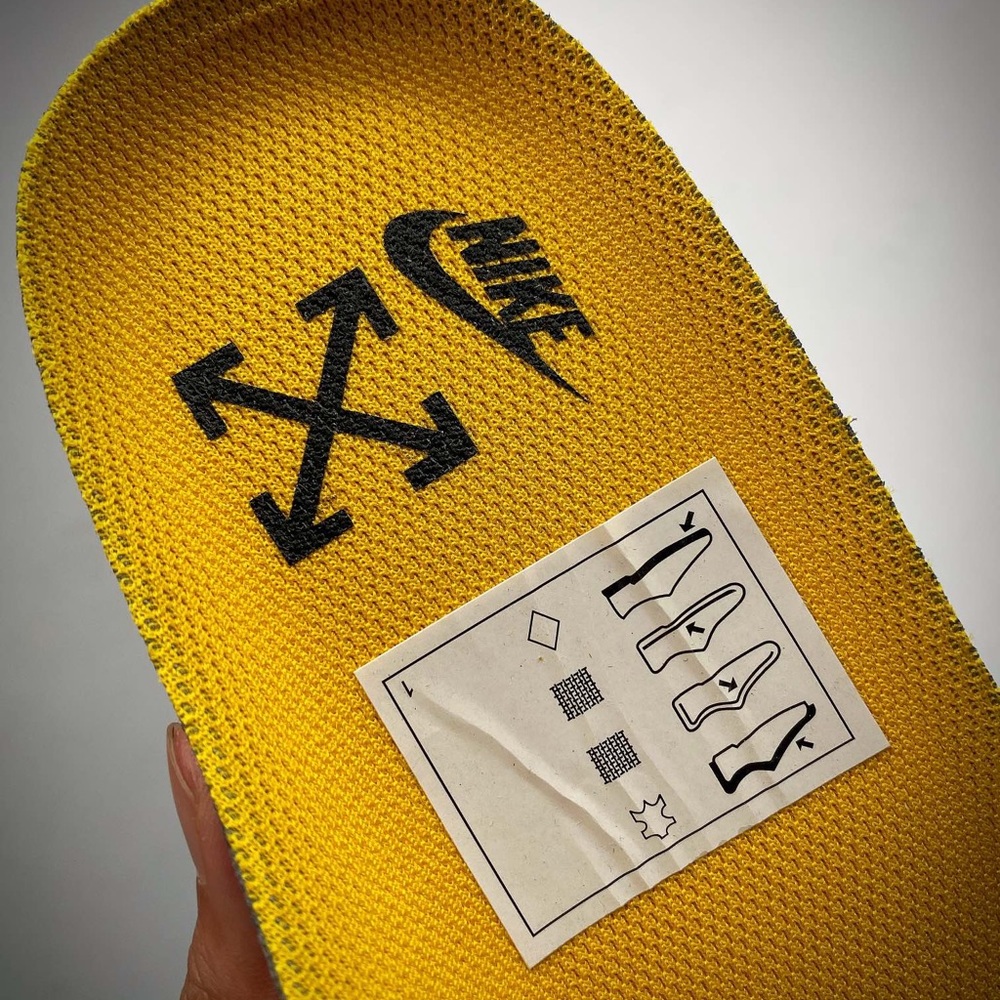 Nike x Off-White Air Force 1 Low "University Gold" - Picture 10 of 13
